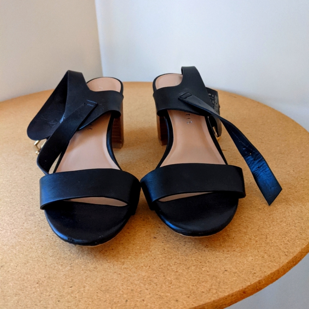 2 pairs size 6 Kelly&Katie dress sandals
